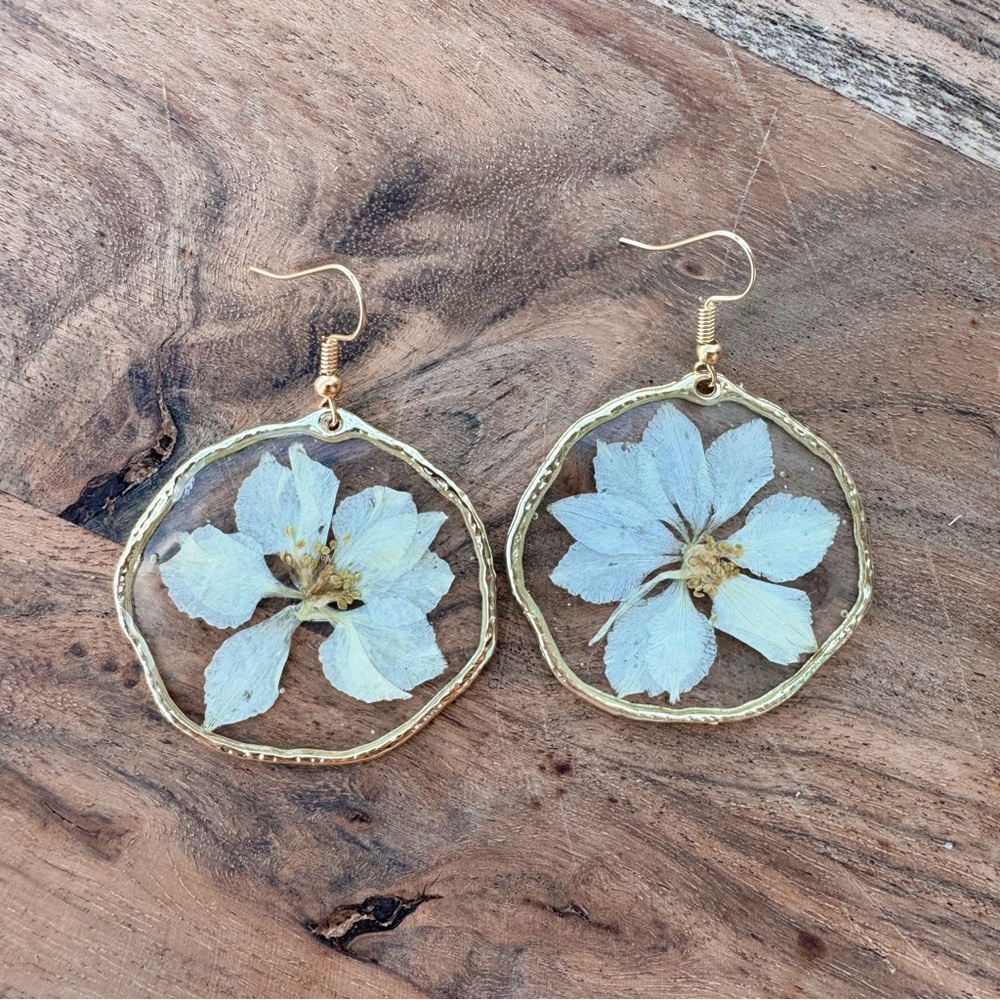 4. Gold Large Circle Handmade Resin Pressed Flower Earrings White